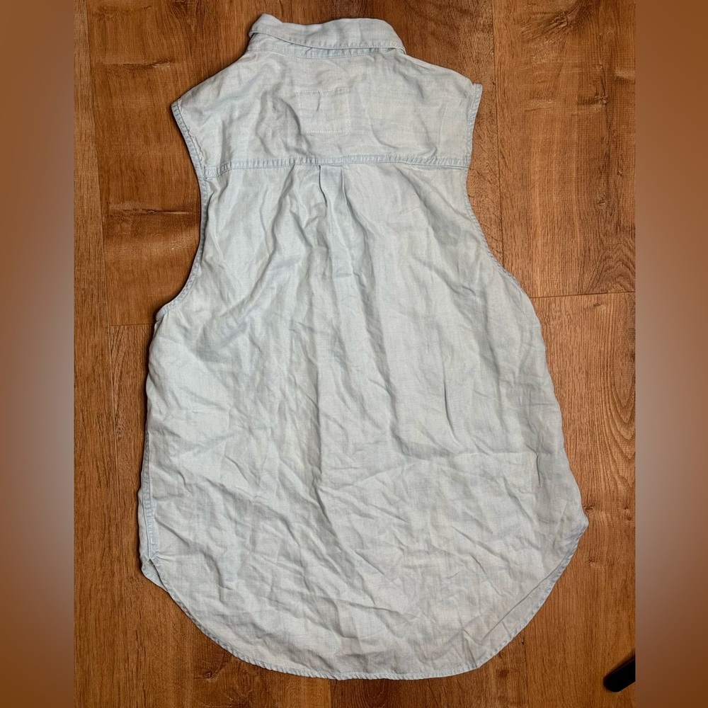 Abercrombie & Fitch Womens Sleeveless Blue Chambray Button Down Shirt Size Small - Picture 2 of 4